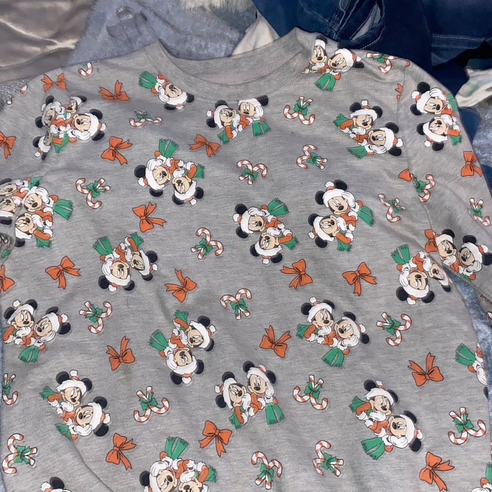 Micky and Minnie Christmas sweater